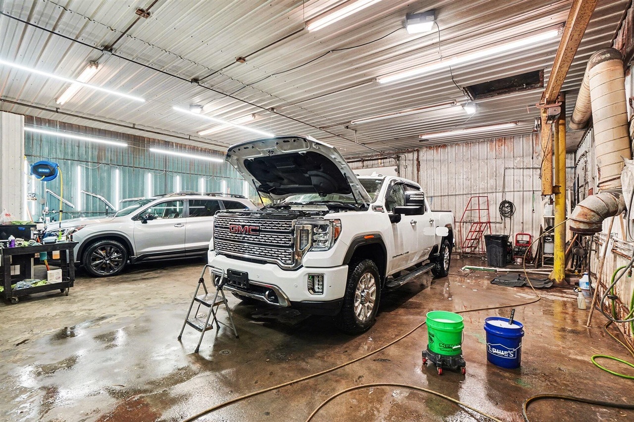 2470 Van Ommen Drive, Holland, MI, 49424-9214