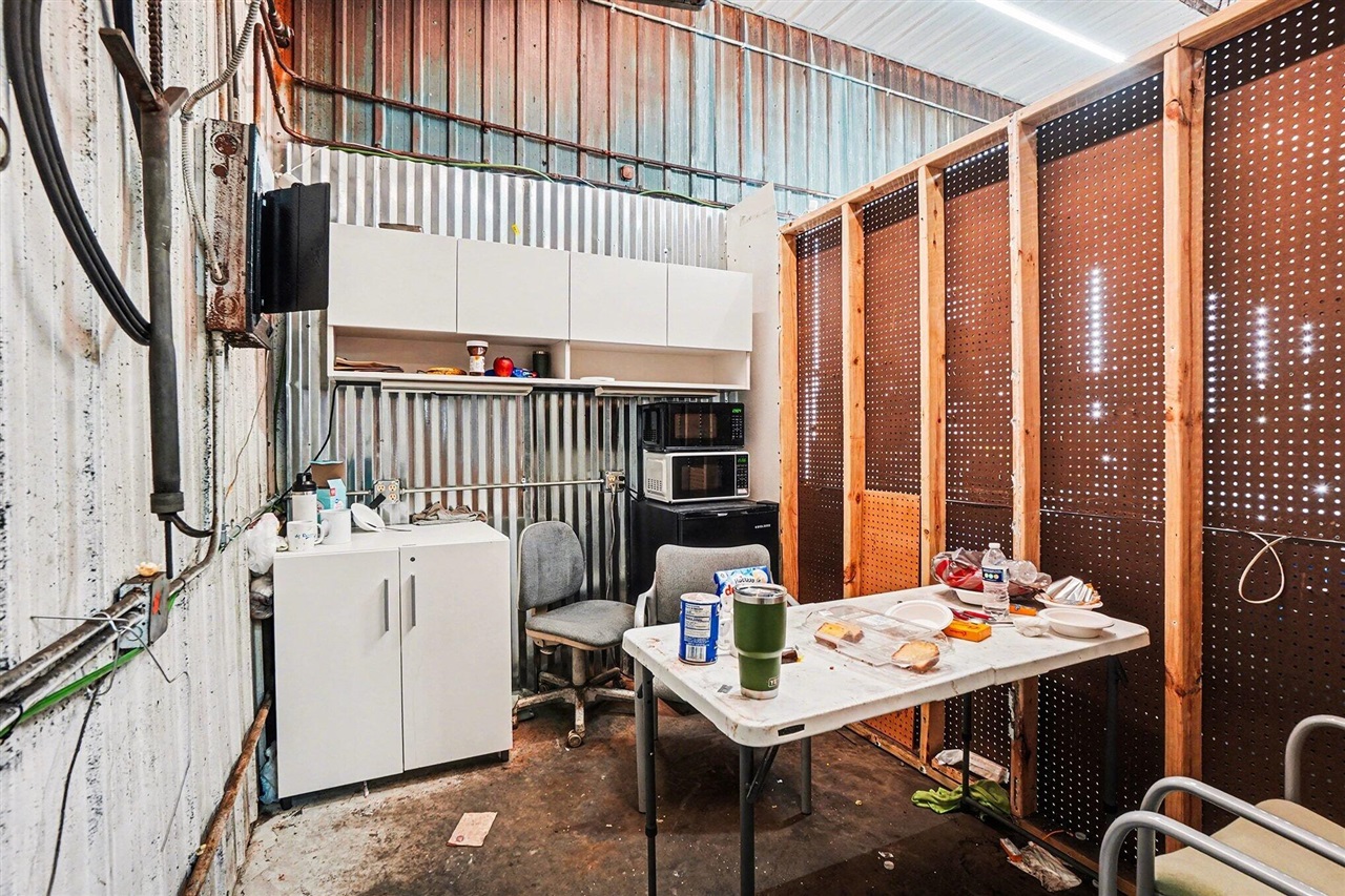 2470 Van Ommen Drive, Holland, MI, 49424-9214