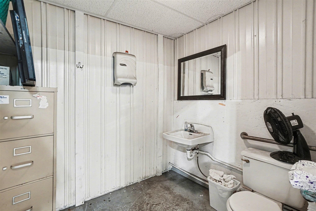 2470 Van Ommen Drive, Holland, MI, 49424-9214