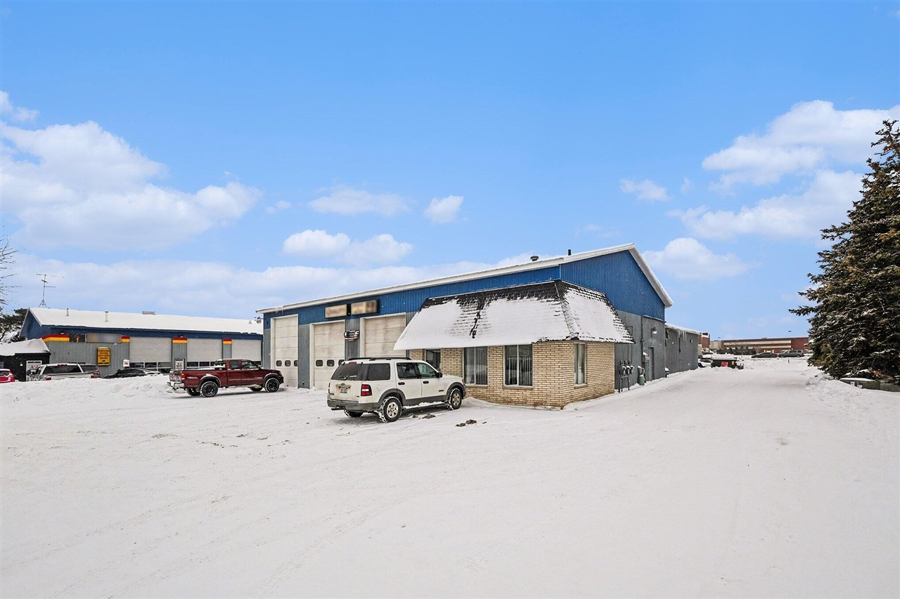 2470 Van Ommen Drive, Holland, MI, 49424-9214