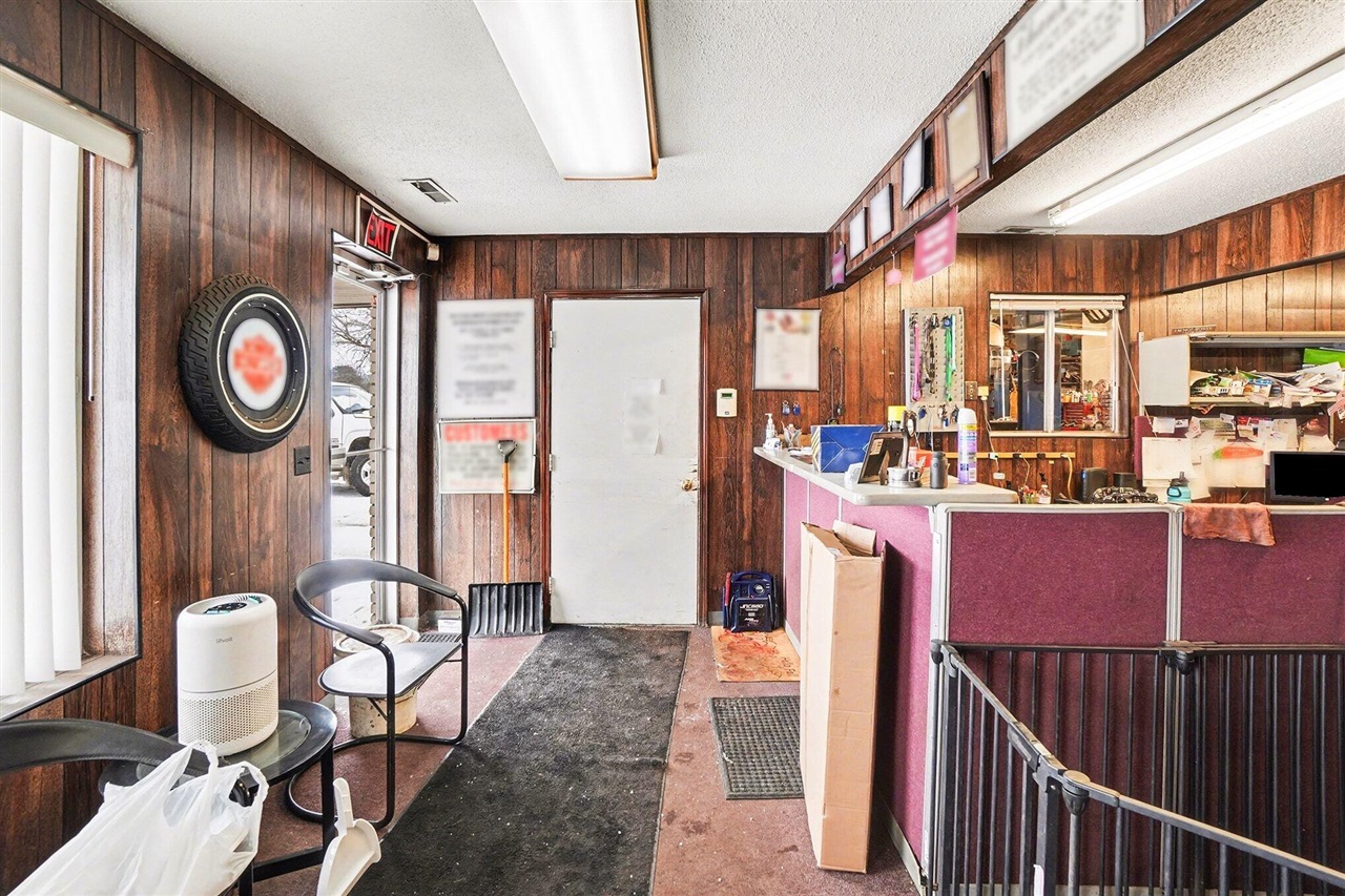 2470 Van Ommen Drive, Holland, MI, 49424-9214