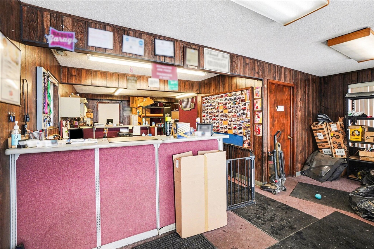 2470 Van Ommen Drive, Holland, MI, 49424-9214