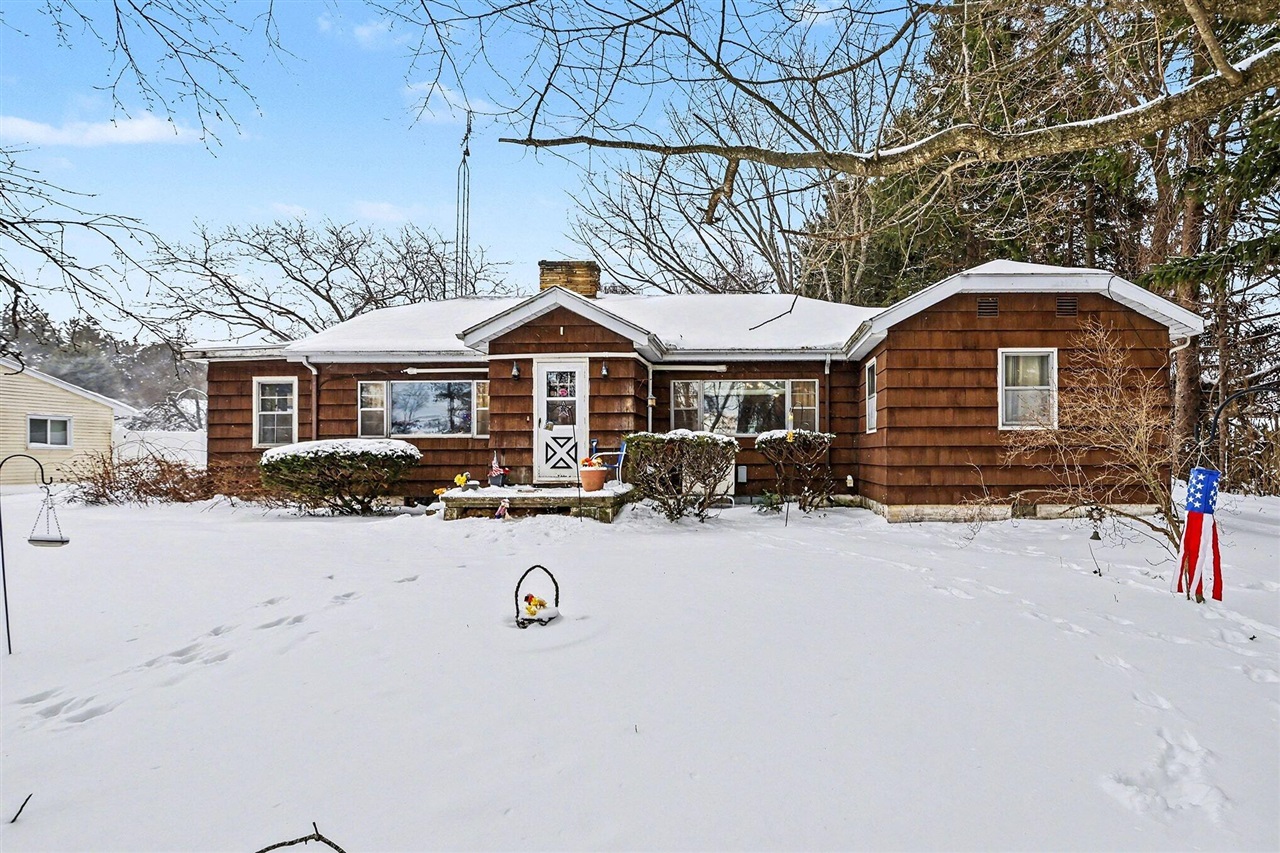 Homes for sale in Saint Joseph, MI | 3633 Lakeshore Dr, Saint Joseph, MI 49085 | MLS# 70513479