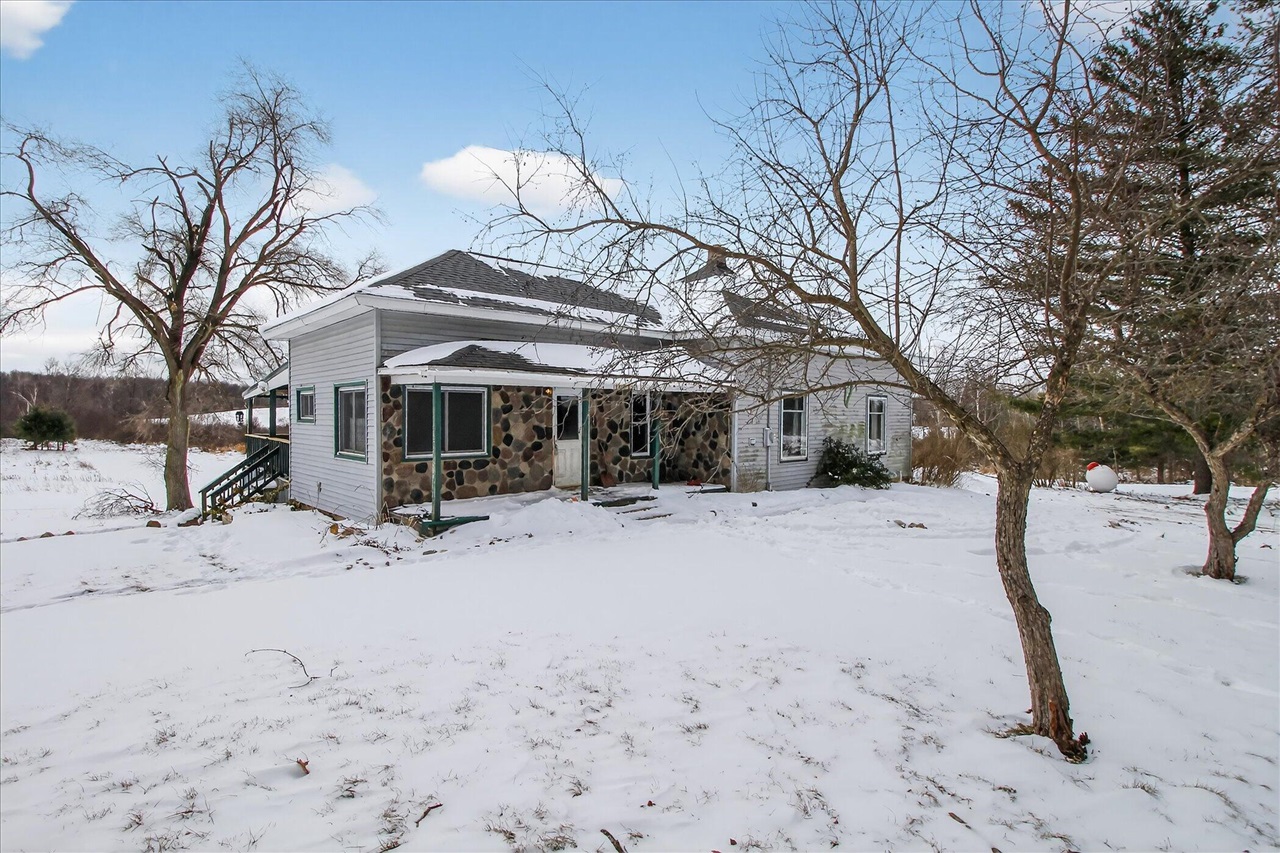 Homes for sale in Remus, MI | 2067 11 Mile Rd, Remus, MI 49340 | MLS# 70513498