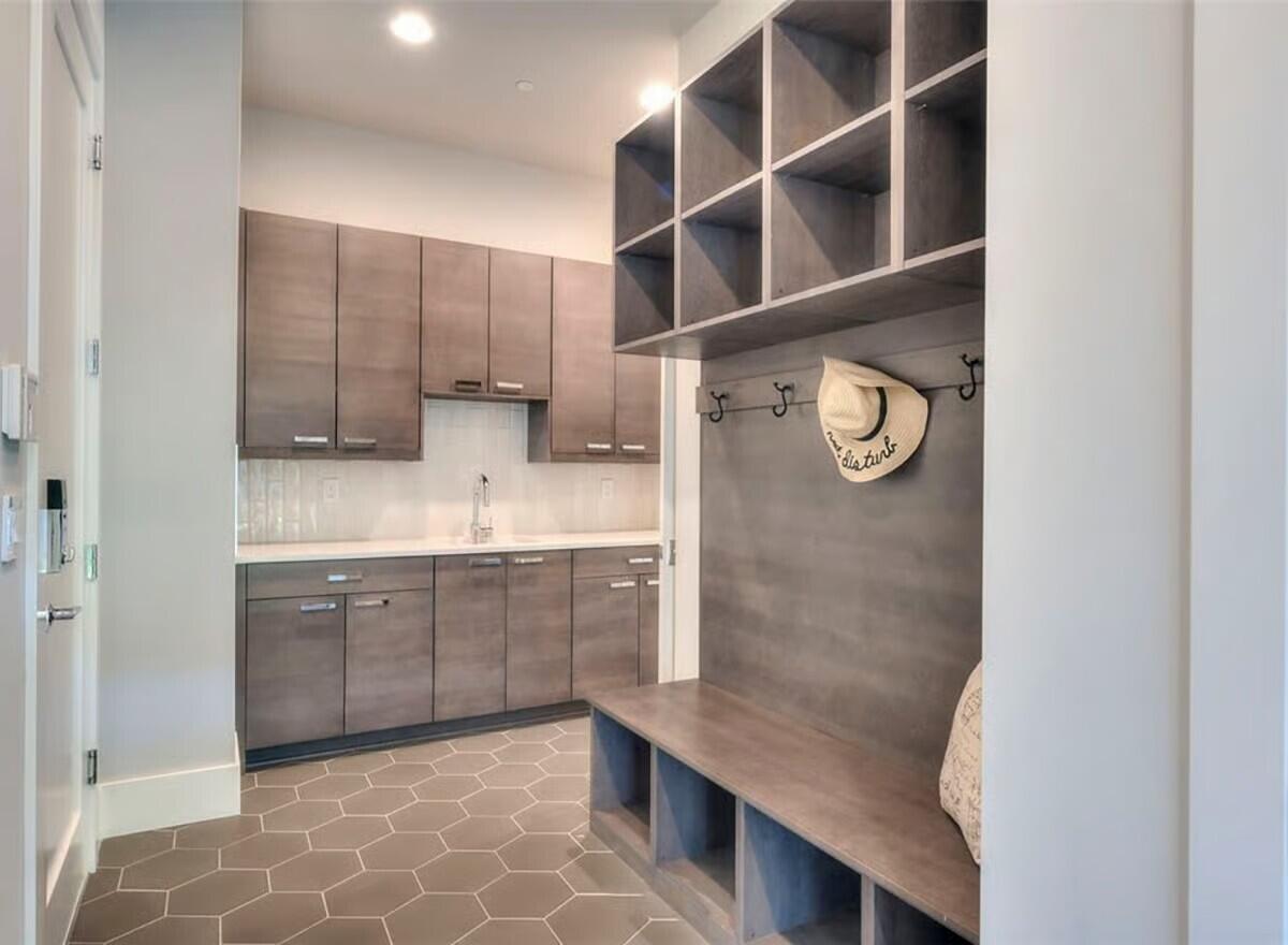 5902 Cherry Hill Road, Ann Arbor, MI, 48105-0800