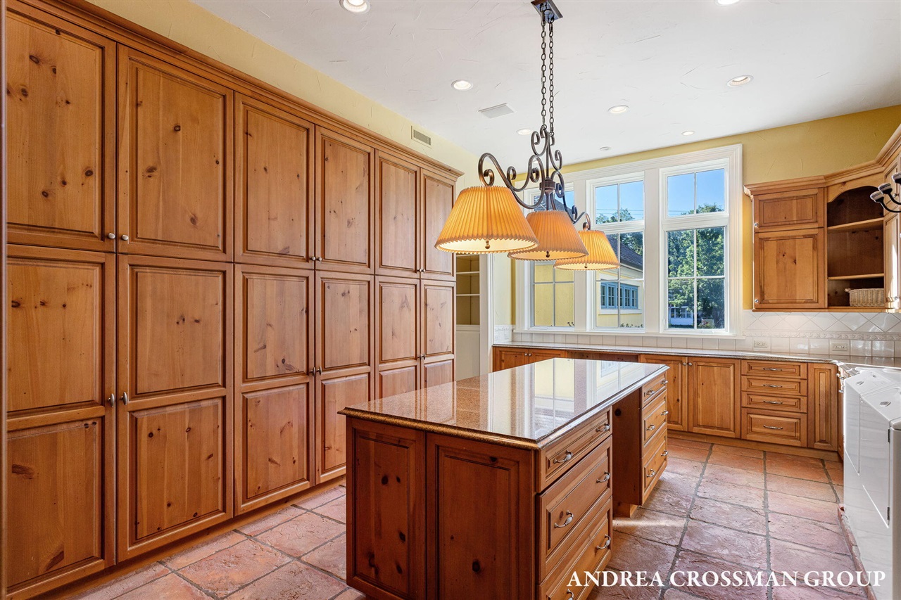 1933 South Shore Drive, Holland, MI, 49423