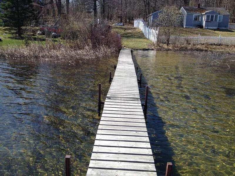 6772 N Claeys Drive, Fountain, MI, 49410-9775