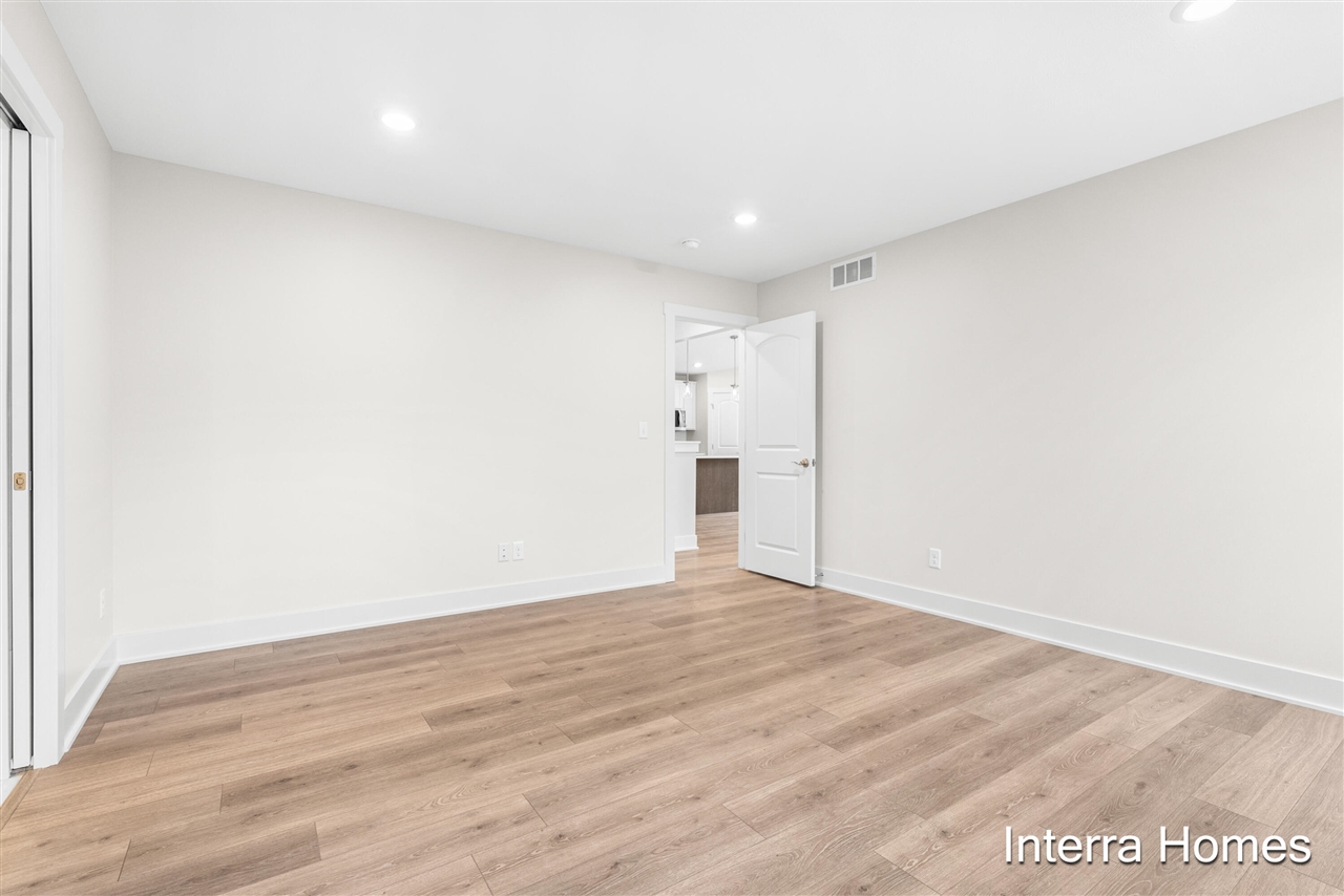 1571 N Village Circle, Kalamazoo, MI, 49009-6136