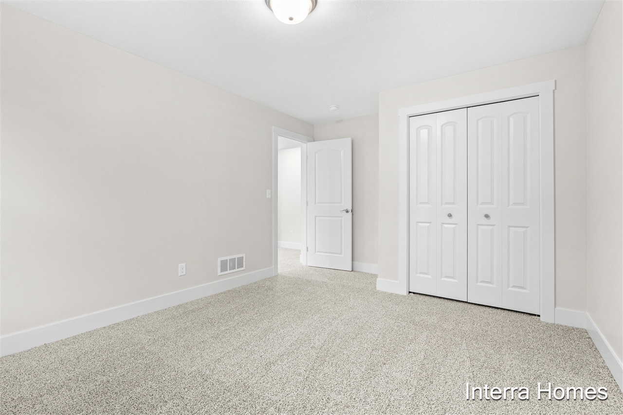 1571 N Village Circle, Kalamazoo, MI, 49009-6136