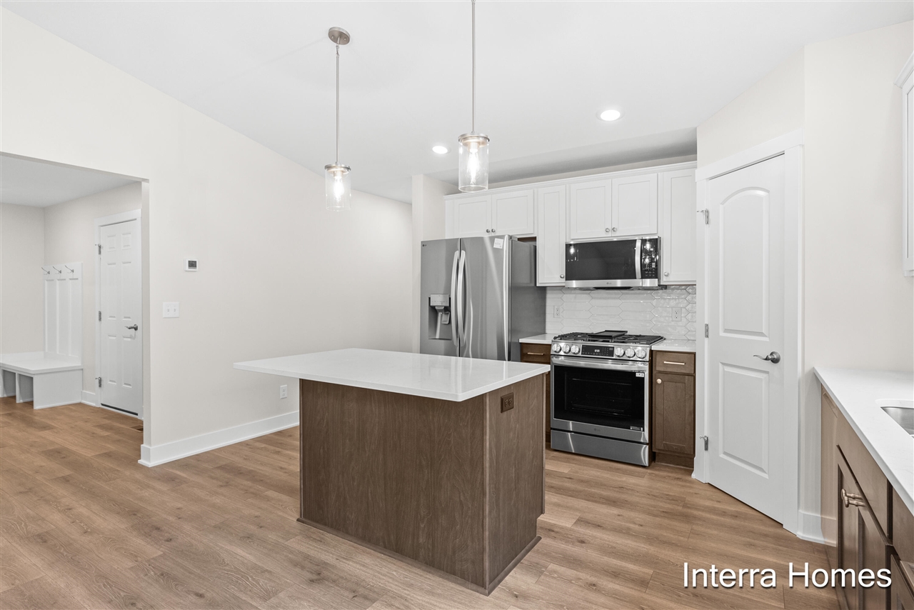 1571 N Village Circle, Kalamazoo, MI, 49009-6136