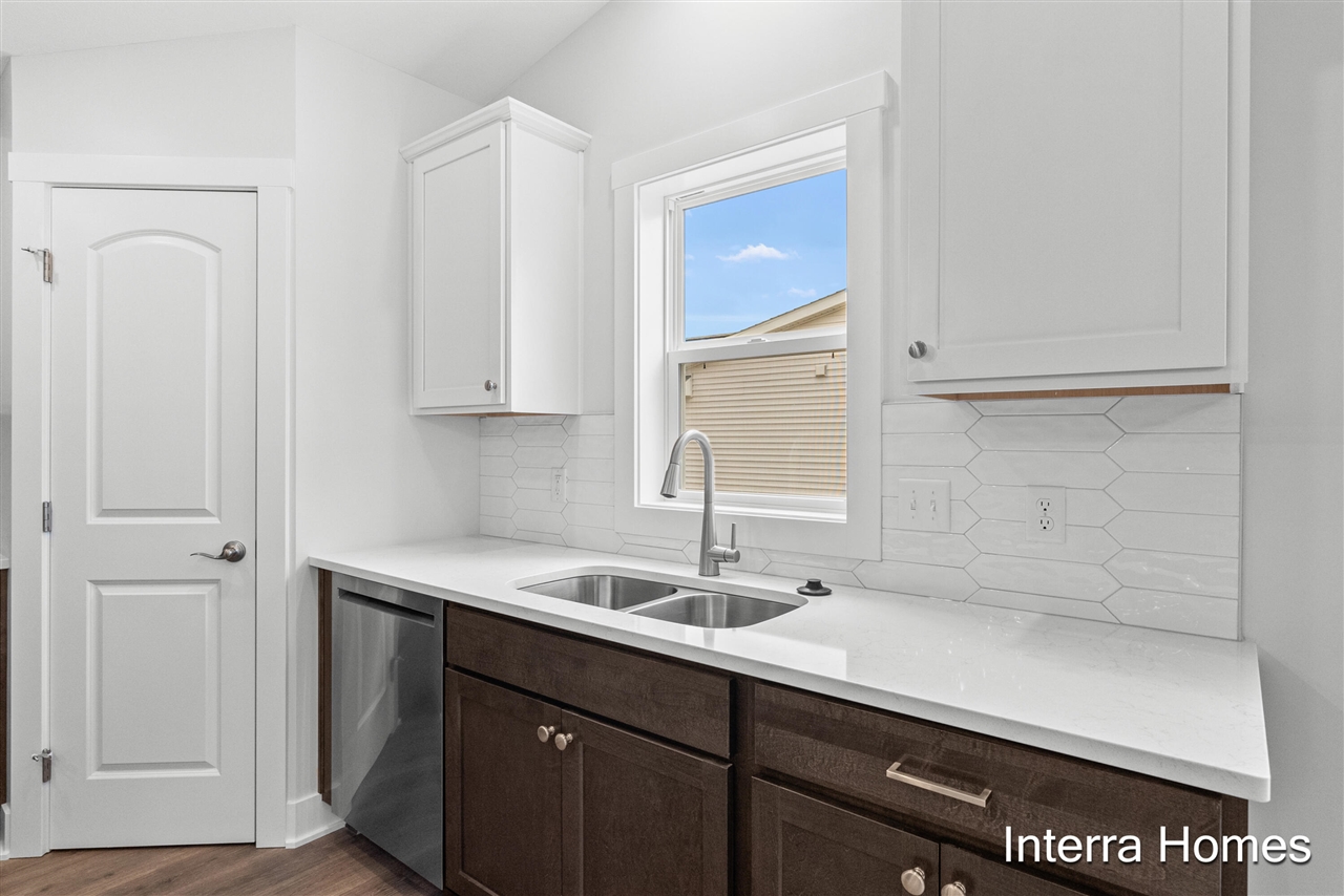 1571 N Village Circle, Kalamazoo, MI, 49009-6136