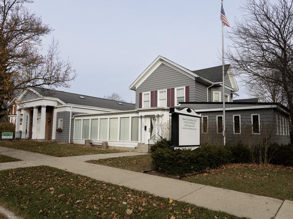 208 W Erie Street photo 1