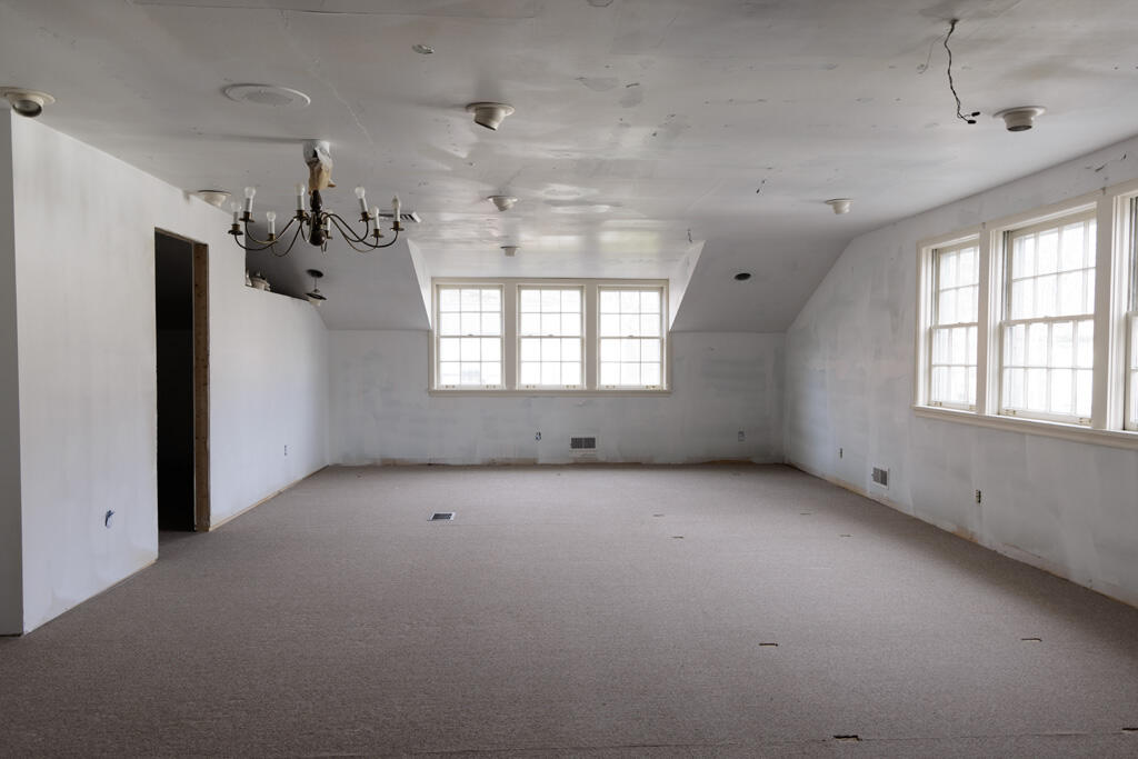 208 W Erie Street photo 15