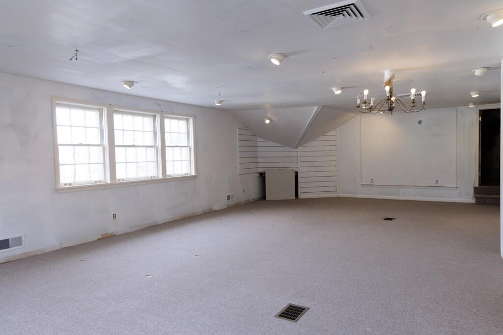 208 W Erie Street photo 17