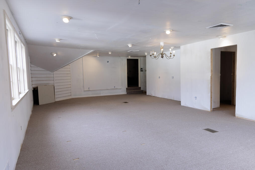 208 W Erie Street photo 19