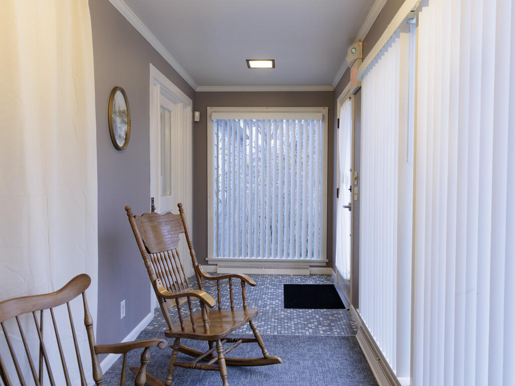 208 W Erie Street photo 20