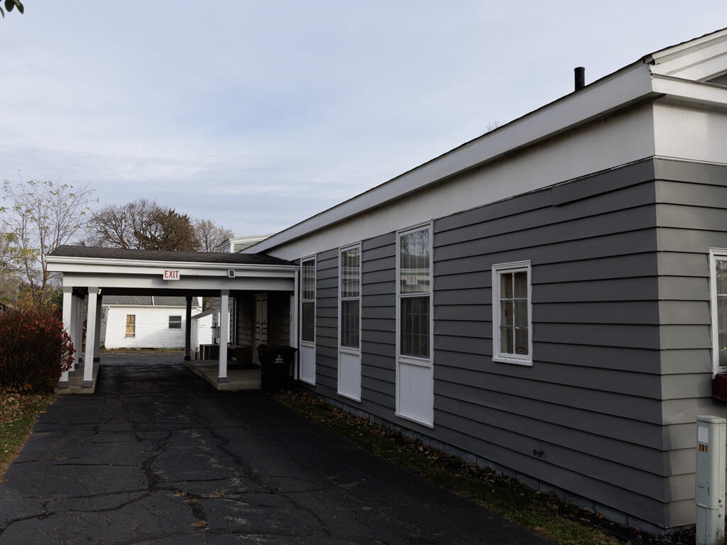 208 W Erie Street photo 3