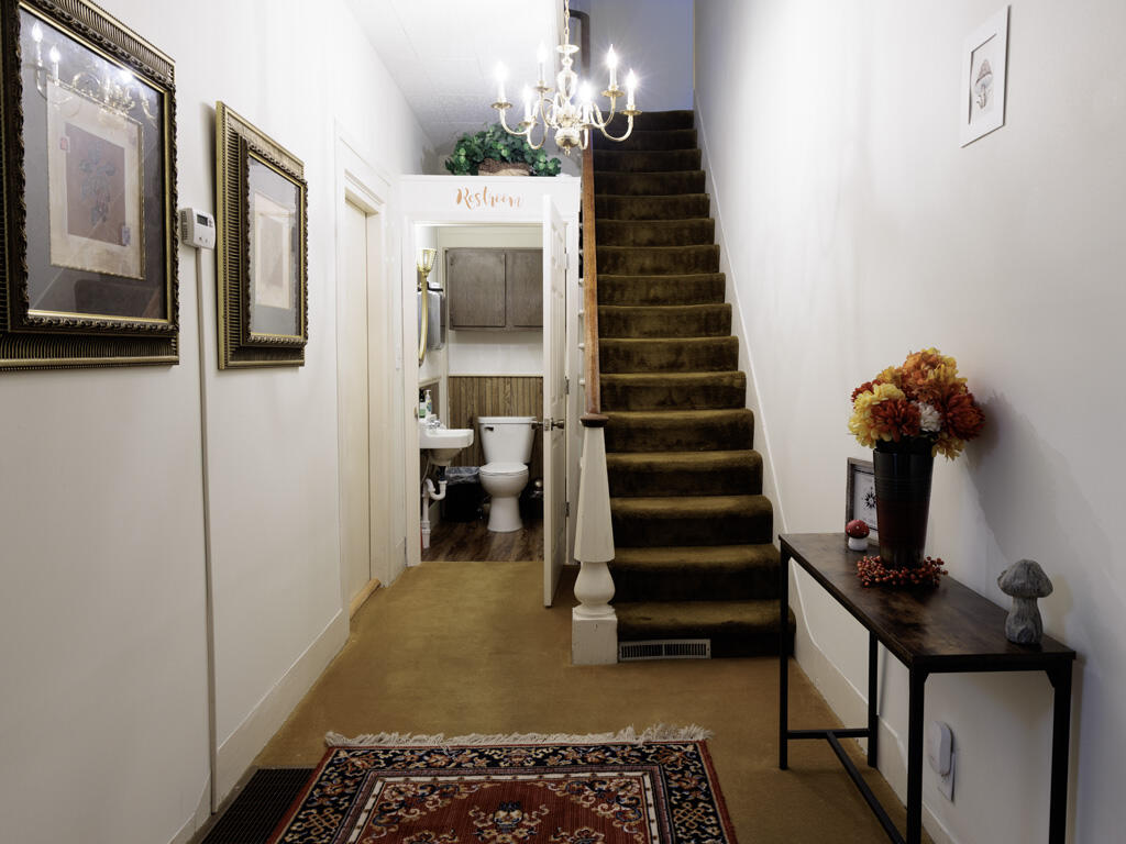 208 W Erie Street photo 21