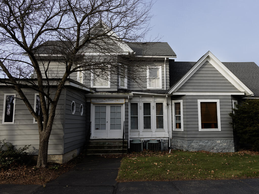 208 W Erie Street photo 5
