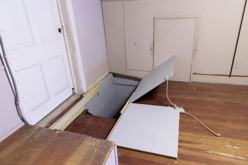 208 W Erie Street photo 47