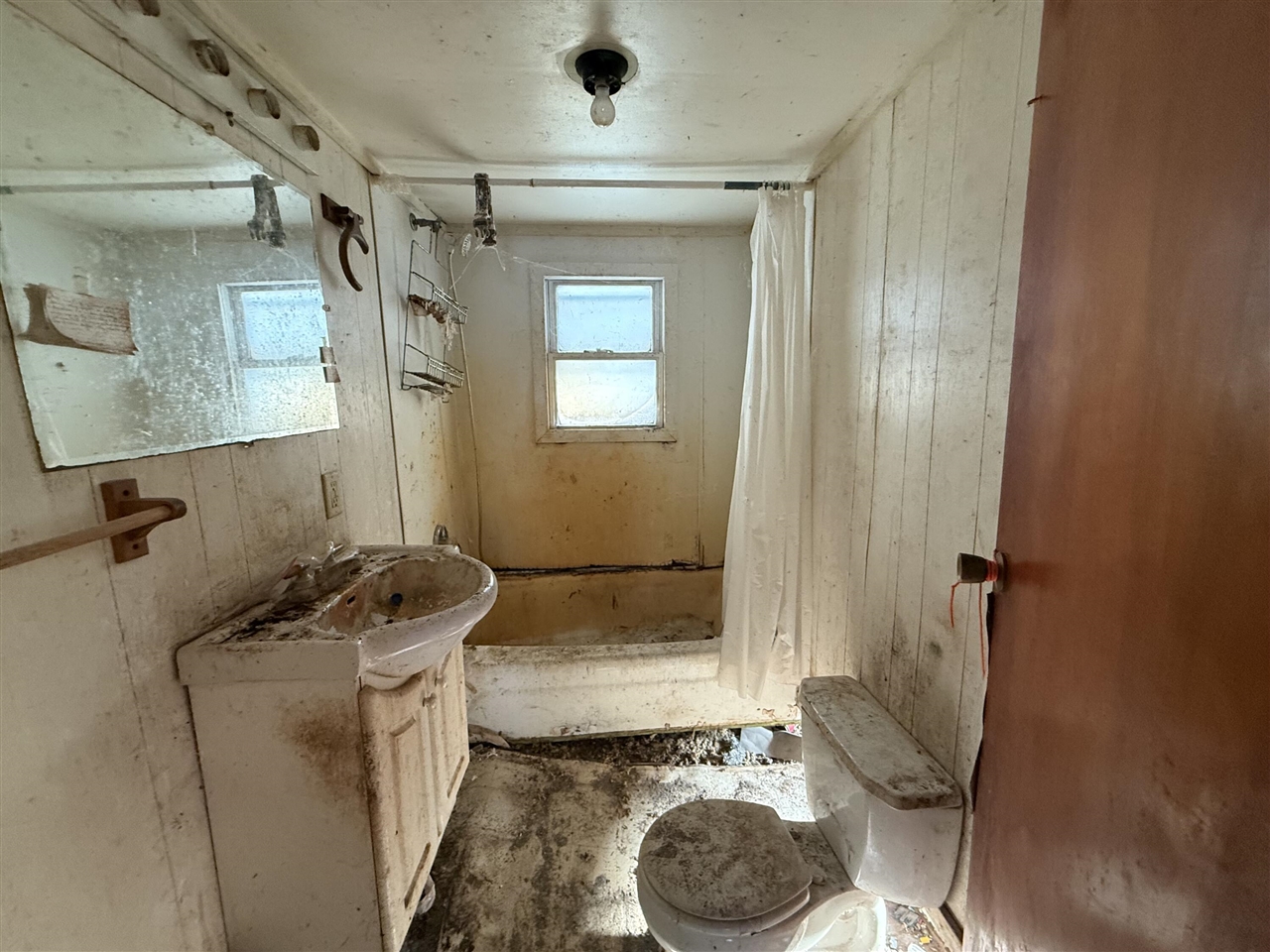 Homes for sale in Charlotte, MI | 2051 Battle Creek Rd, Charlotte, MI 48813 | MLS# 70513604