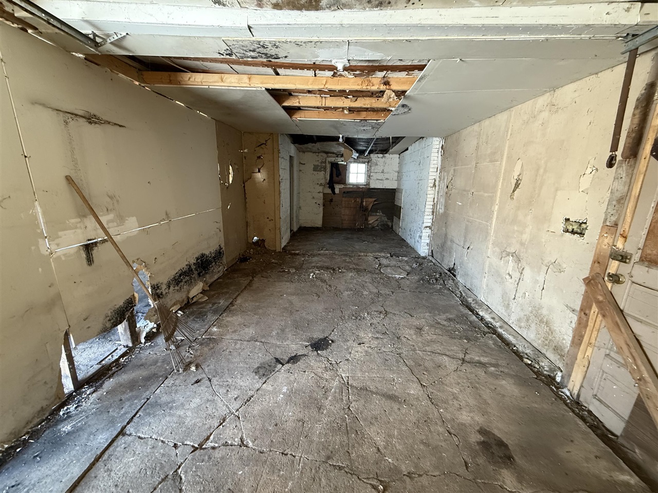 Homes for sale in Charlotte, MI | 2051 Battle Creek Rd, Charlotte, MI 48813 | MLS# 70513604