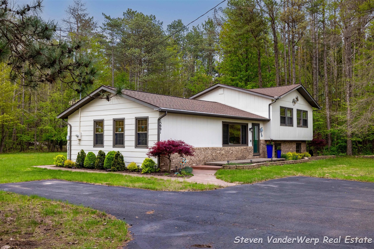 Homes for sale in West Olive, MI | 15991 Croswell St, West Olive, MI 49460 | MLS# 70513681