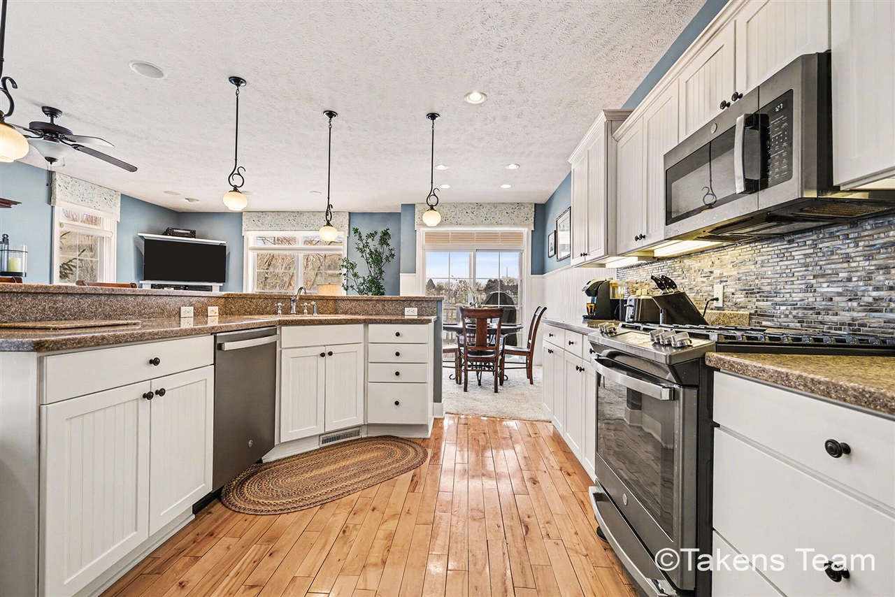 3rd image of 189 Mill Pond Dr #7, Middleville, MI 49333 | MLS# 70513751