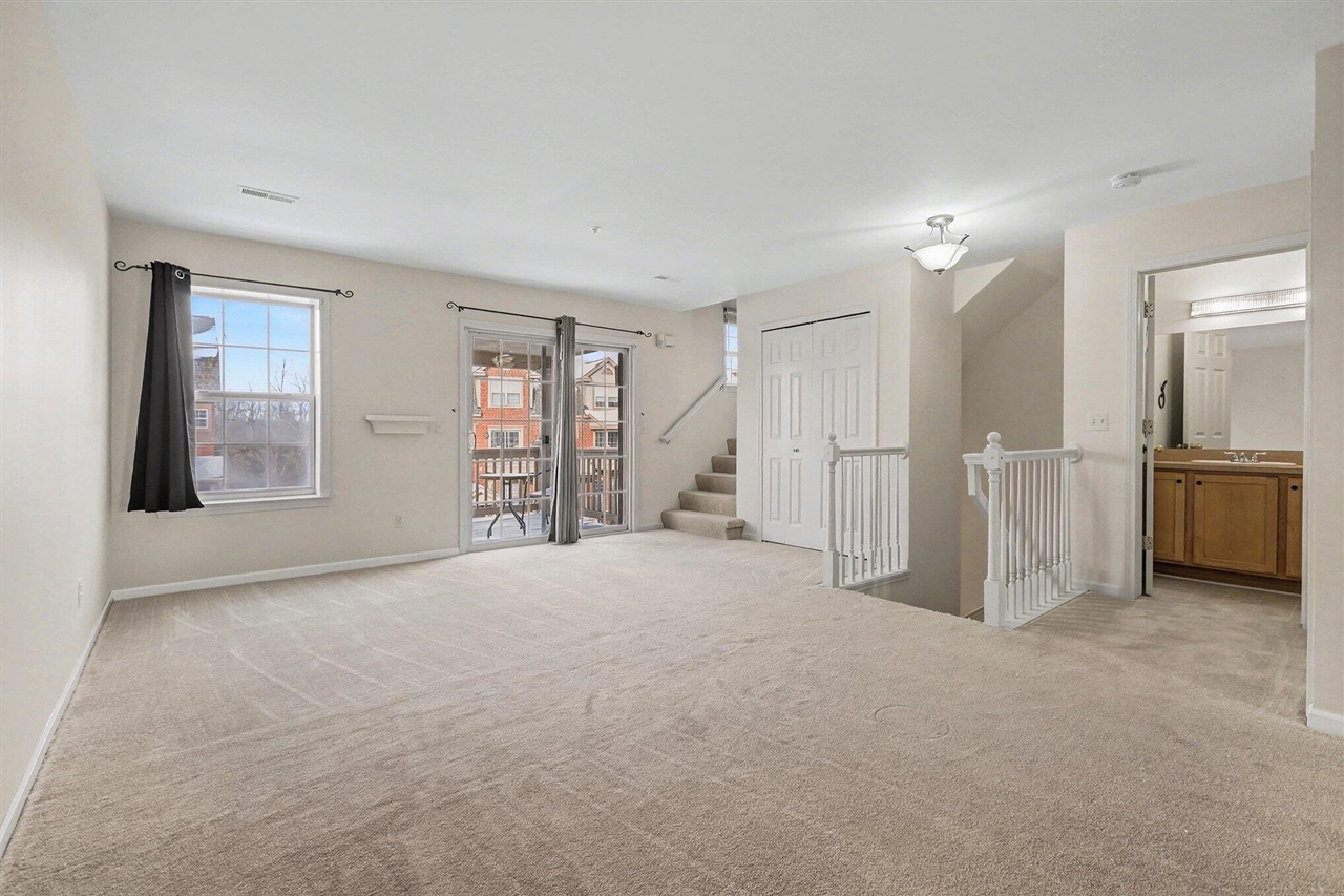 2856 Barclay Way, Ann Arbor, MI, 48105-9462