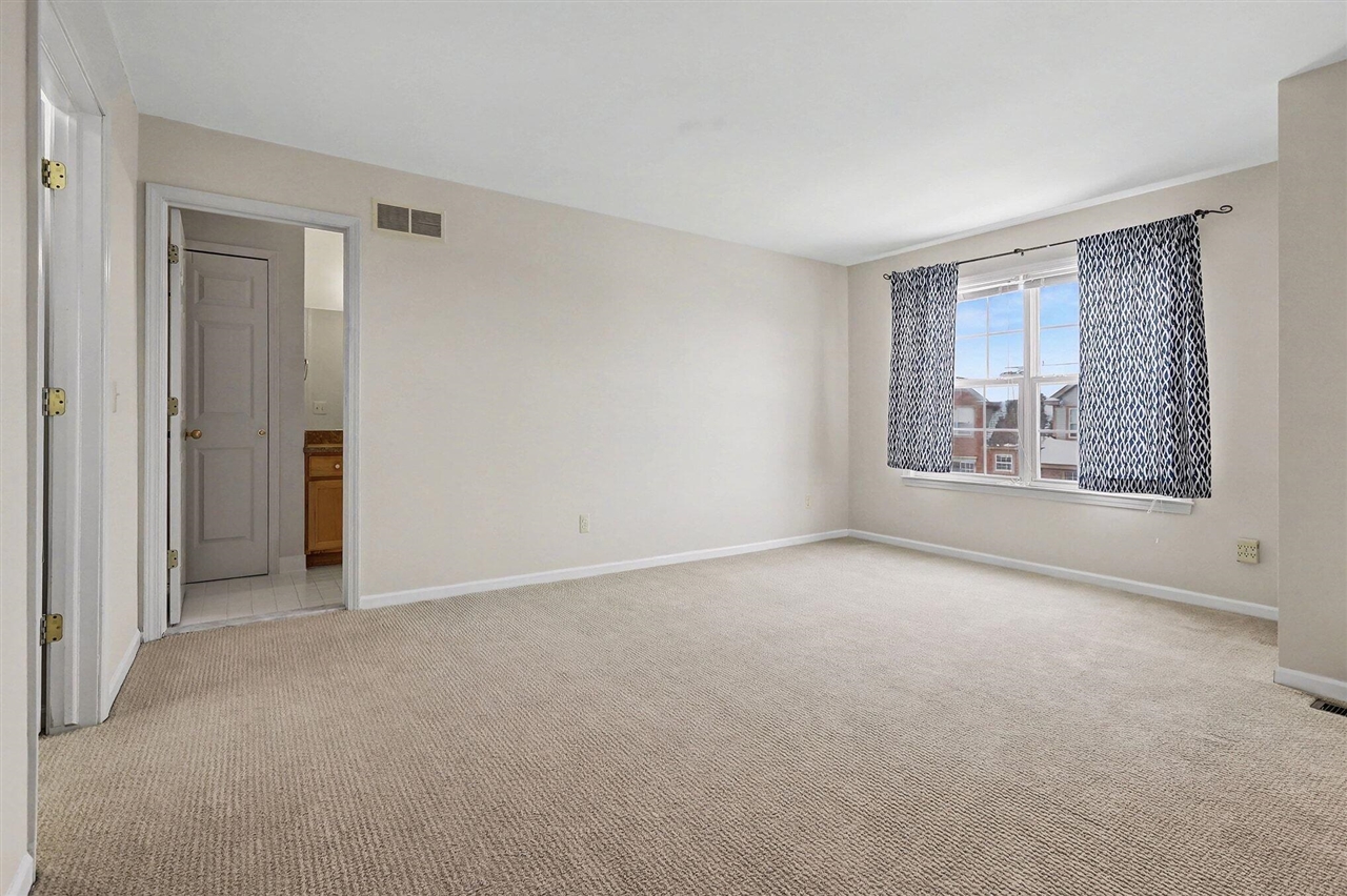 2856 Barclay Way, Ann Arbor, MI, 48105-9462