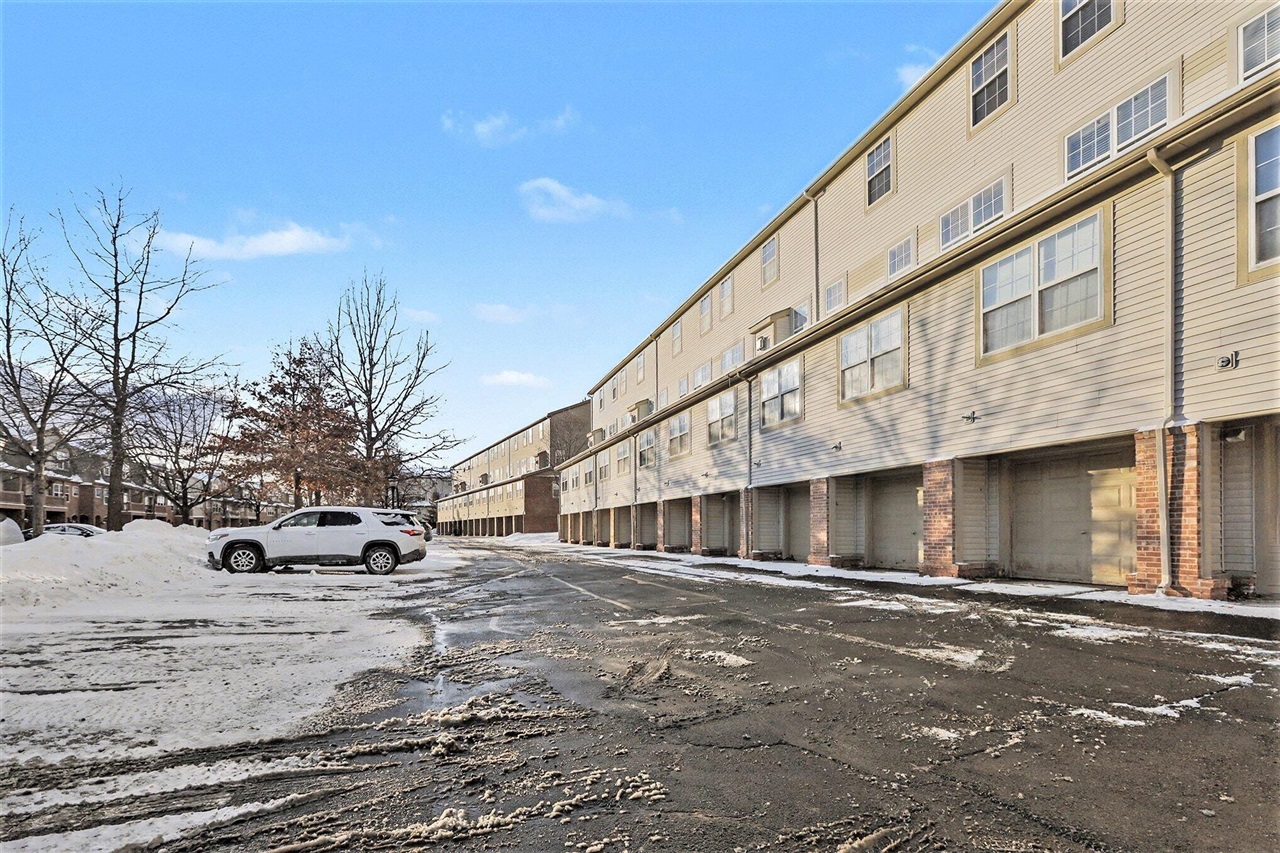 2856 Barclay Way, Ann Arbor, MI, 48105-9462