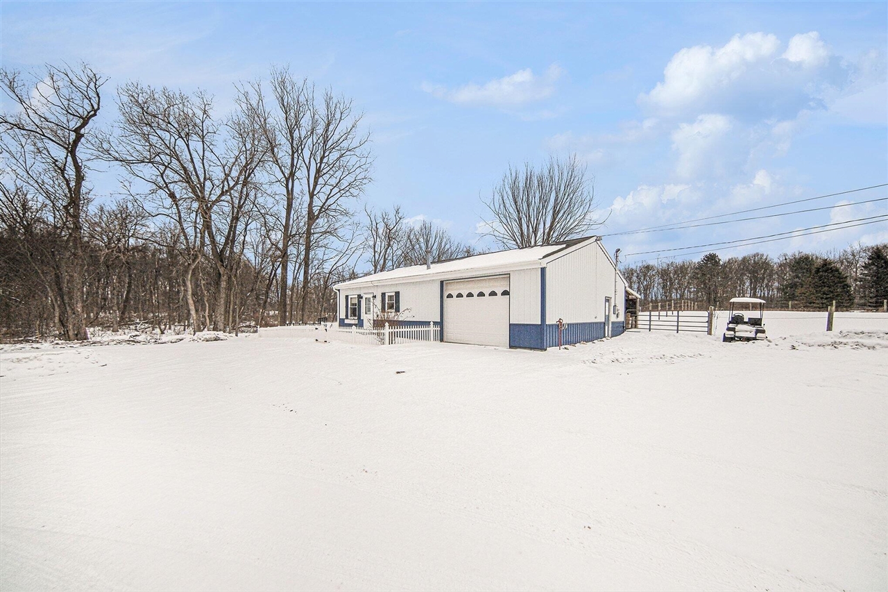 Homes for sale in Manchester, MI | 10955 Sooten Rd, Manchester, MI 48158 | MLS# 70513803