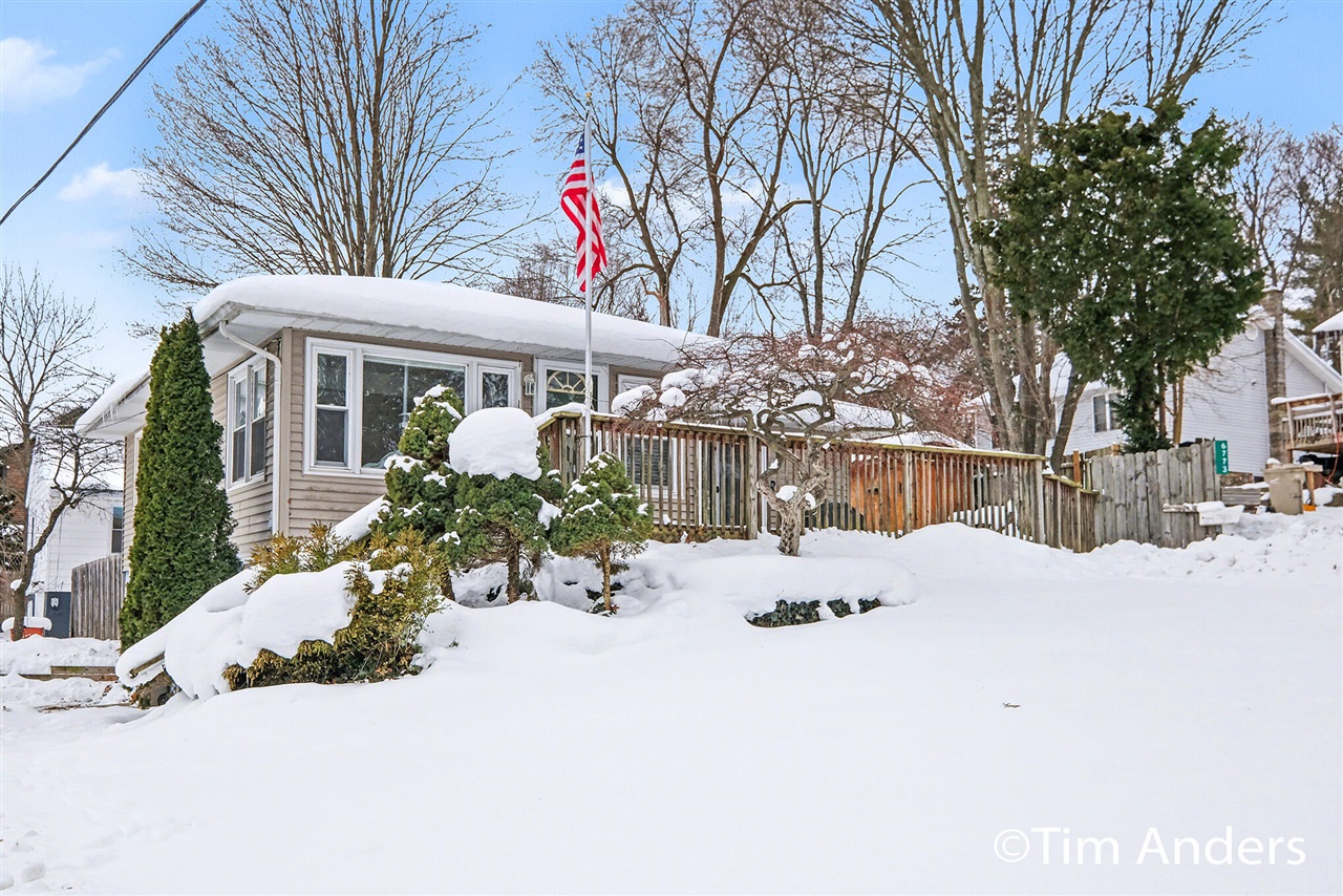 Homes for sale in Rockford, MI | 6773 Elmview Ave, Rockford, MI 49341 | MLS# 70513856