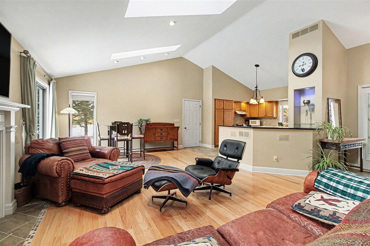 1335 N Silo Ridge Drive, Ann Arbor, MI, 48108-9575