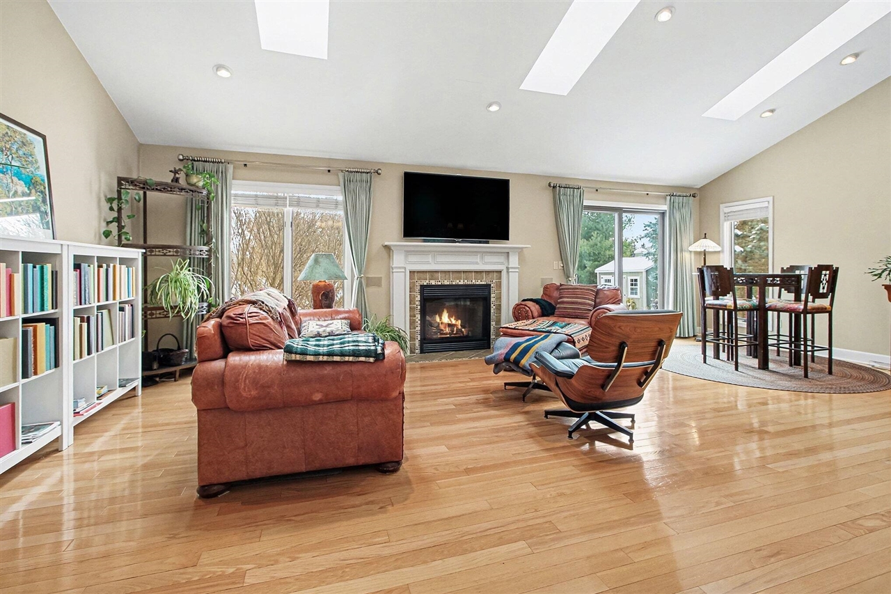 1335 N Silo Ridge Drive, Ann Arbor, MI, 48108-9575