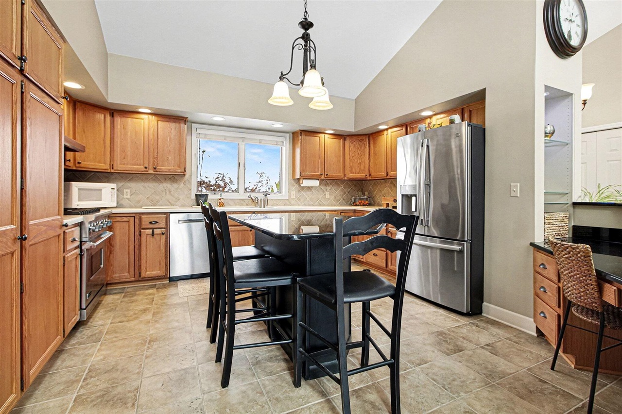 1335 N Silo Ridge Drive, Ann Arbor, MI, 48108-9575