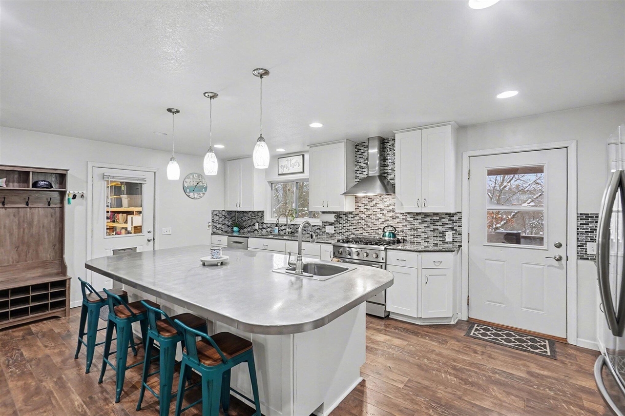 6878 N Croswell Avenue, Bitely, MI, 49309-9797