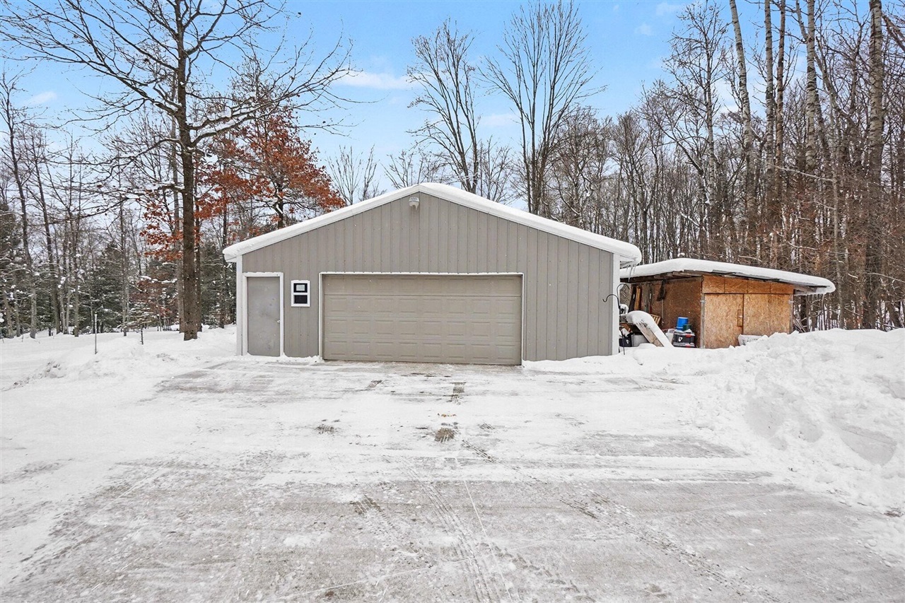 6878 N Croswell Avenue, Bitely, MI, 49309-9797