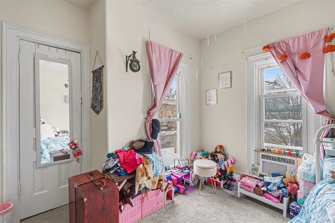 118 N Hudson Street, Lowell, MI, 49331-1339