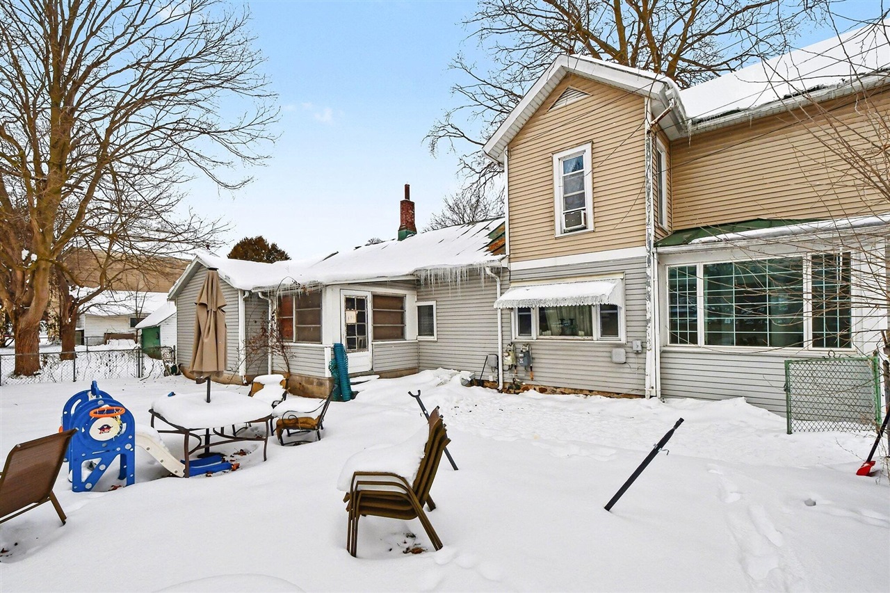 118 N Hudson Street, Lowell, MI, 49331-1339