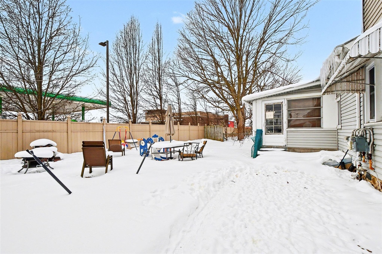 118 N Hudson Street, Lowell, MI, 49331-1339