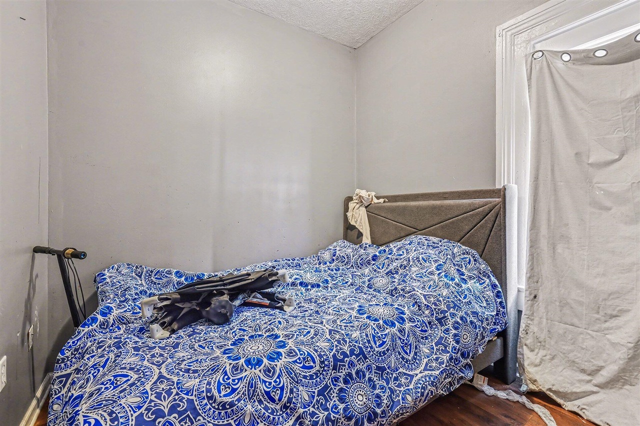 904 College Avenue, Grand Rapids, MI, 49503-1751