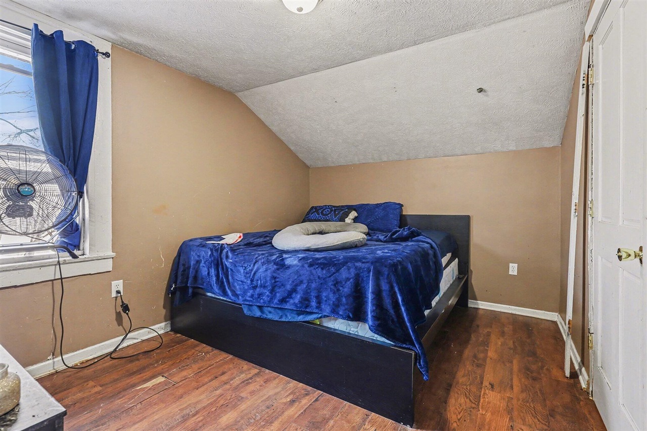 904 College Avenue, Grand Rapids, MI, 49503-1751