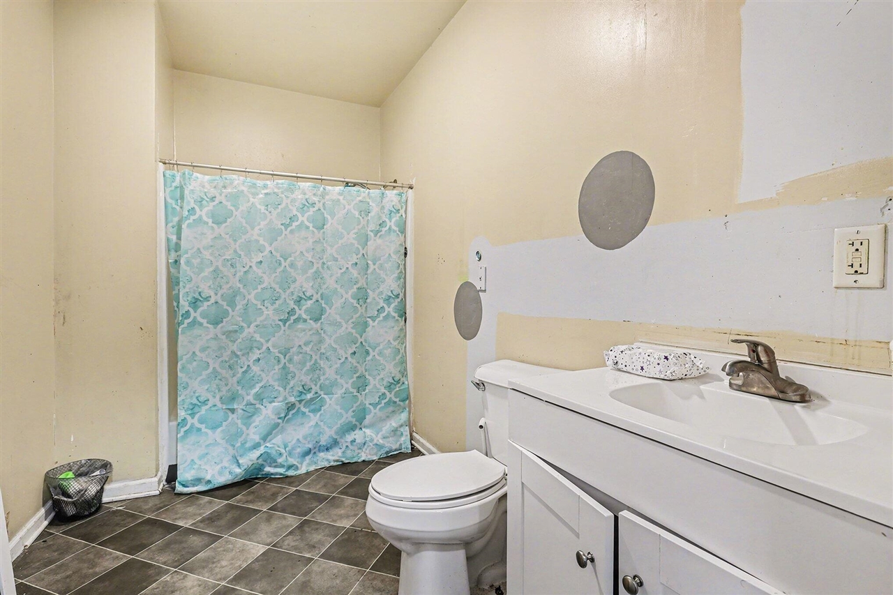 904 College Avenue, Grand Rapids, MI, 49503-1751