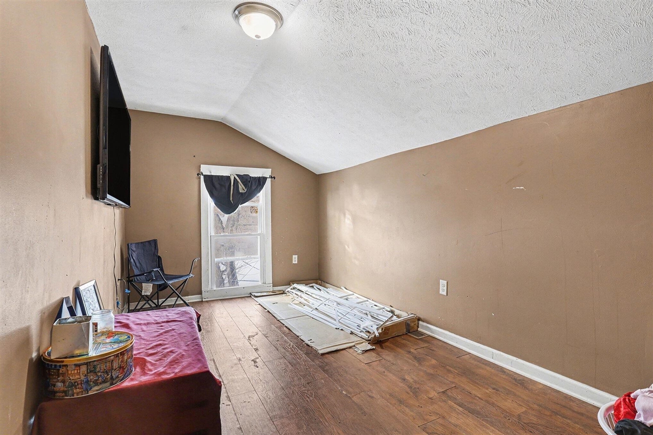 904 College Avenue, Grand Rapids, MI, 49503-1751