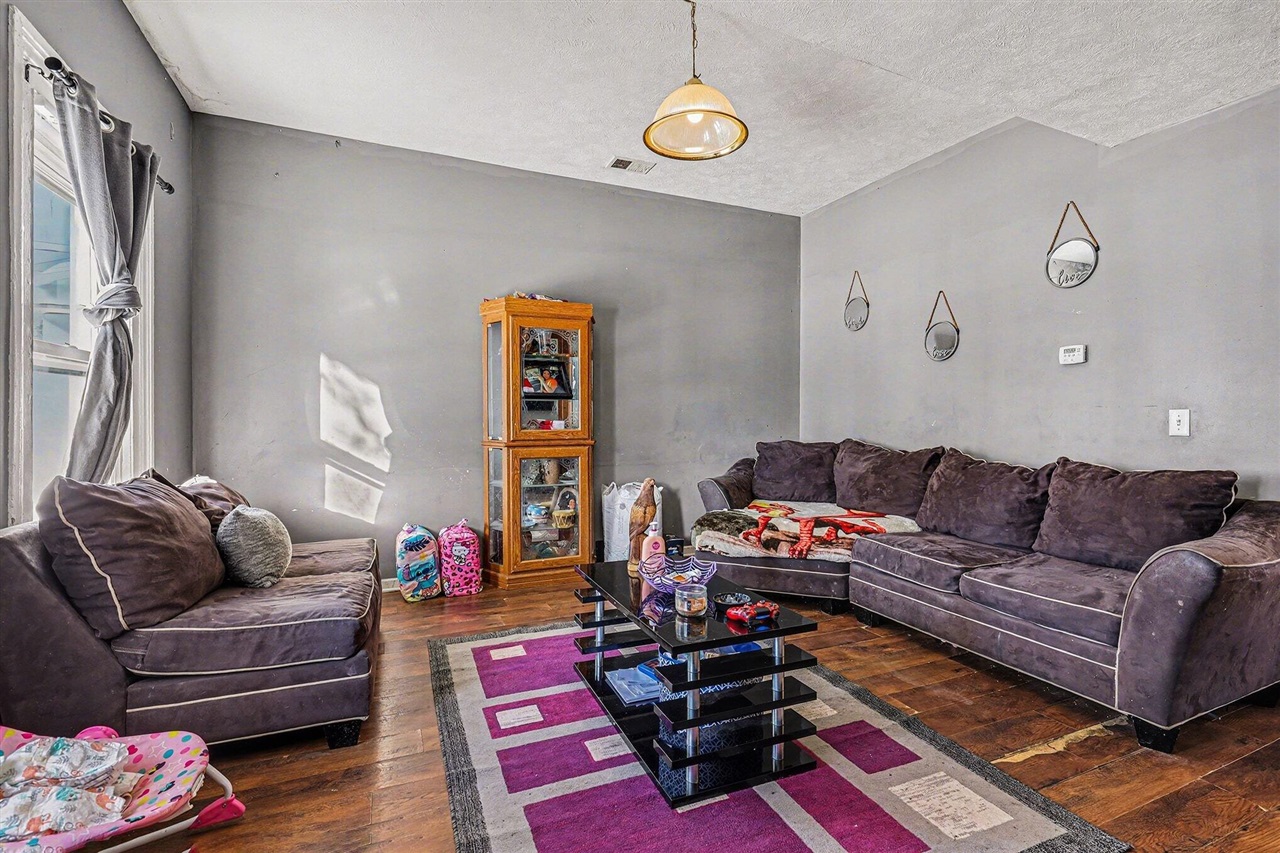 904 College Avenue, Grand Rapids, MI, 49503-1751