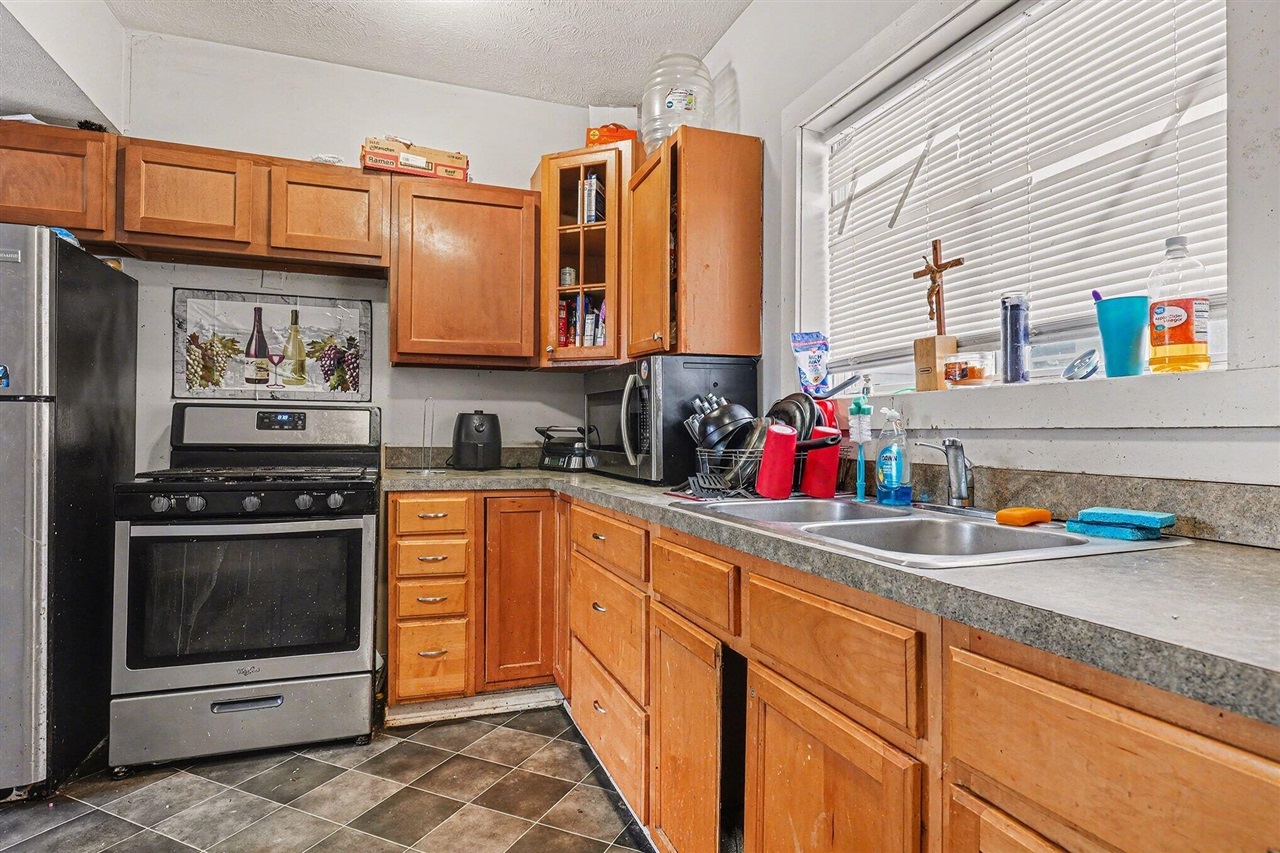 904 College Avenue, Grand Rapids, MI, 49503-1751