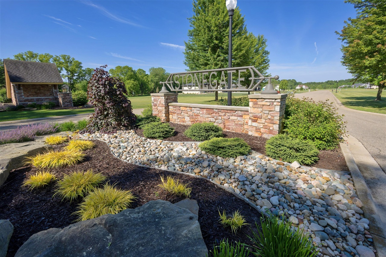 Photo of property for sale at 176 Stonegate Court, Battle Creek MI 49015-7648