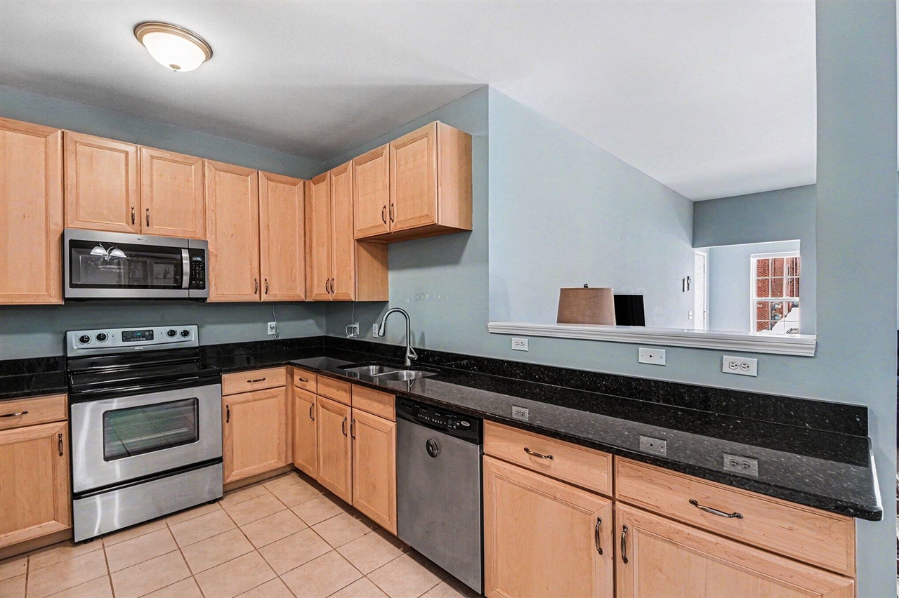 228 W Oakbrook Drive, Ann Arbor, MI, 48103-2255