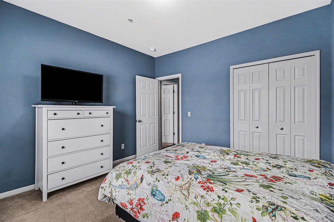 228 W Oakbrook Drive, Ann Arbor, MI, 48103-2255